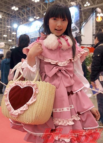 AOU 2009 Ge-maga omake: cosplay pink heart basket something